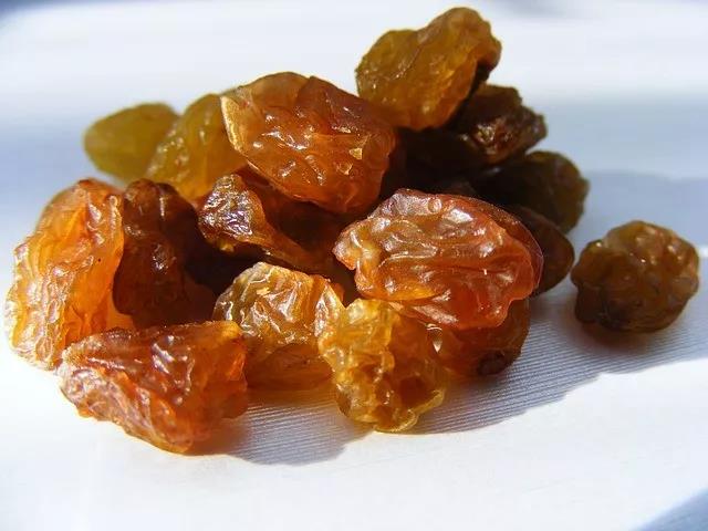 葡萄干冰糖煮水